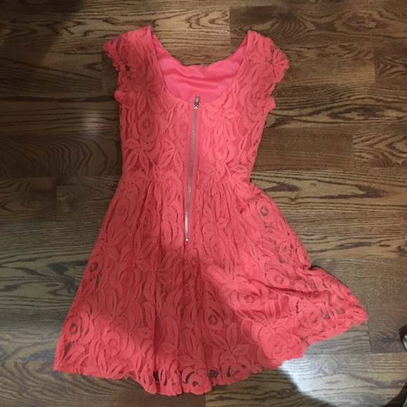 Cute pink lace dress - Picture 2 of 2